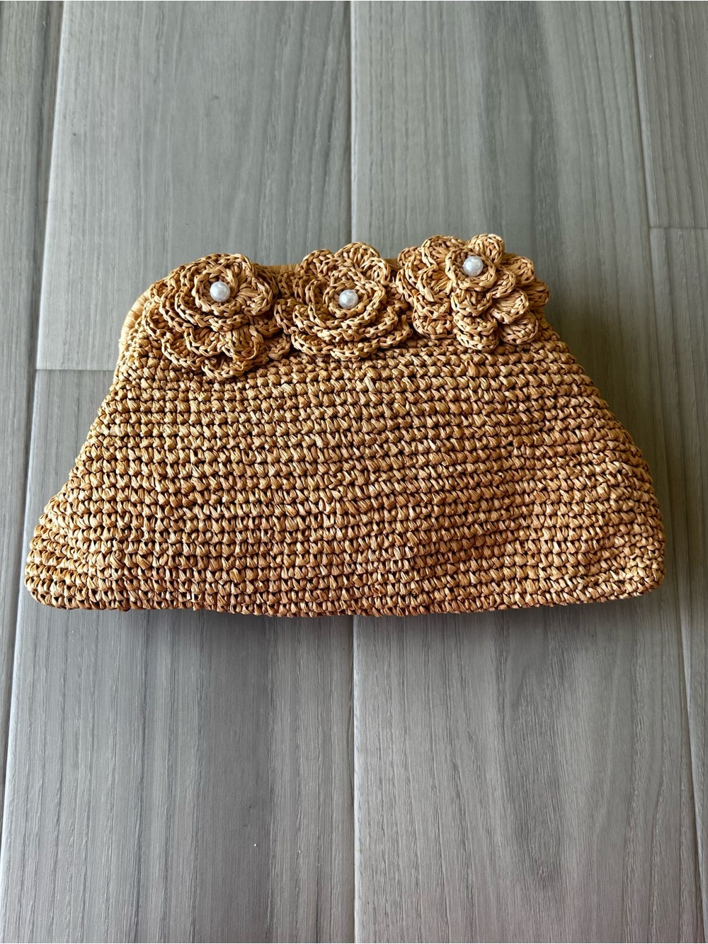 BTB Los Angeles Florian Flower Clutch